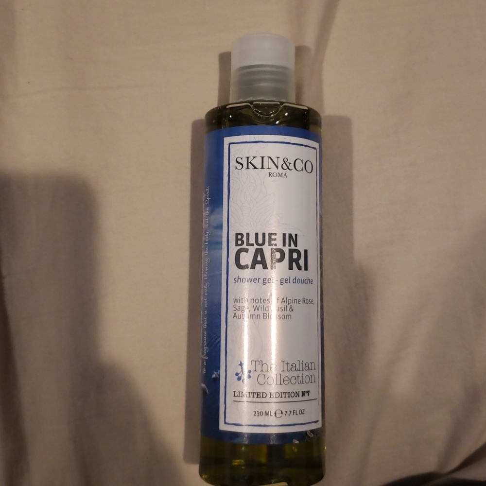 Skin & Co blue in Capri shower gel